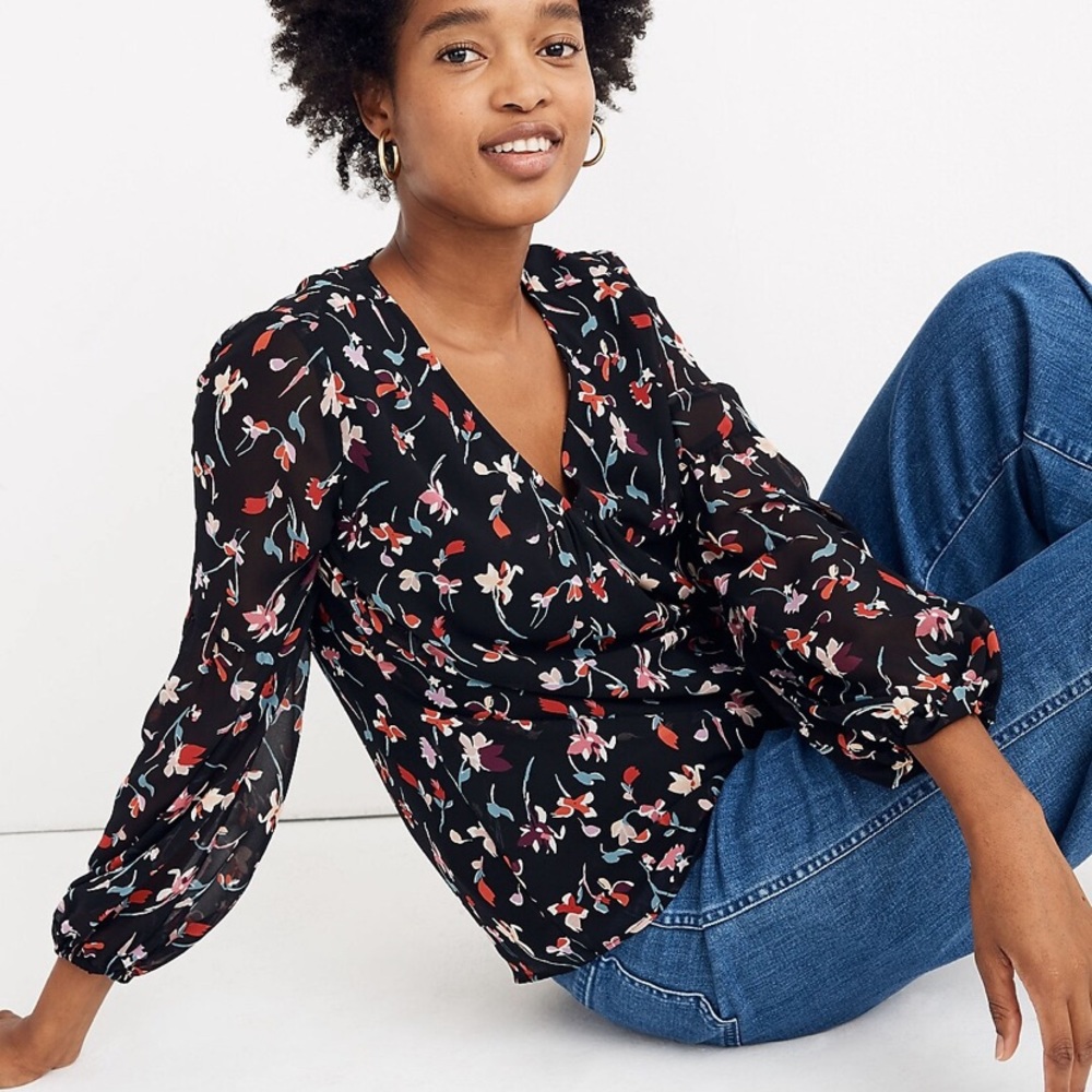 Madewell Shirred-Sleeve V-Neck Top in Drifting Flowers